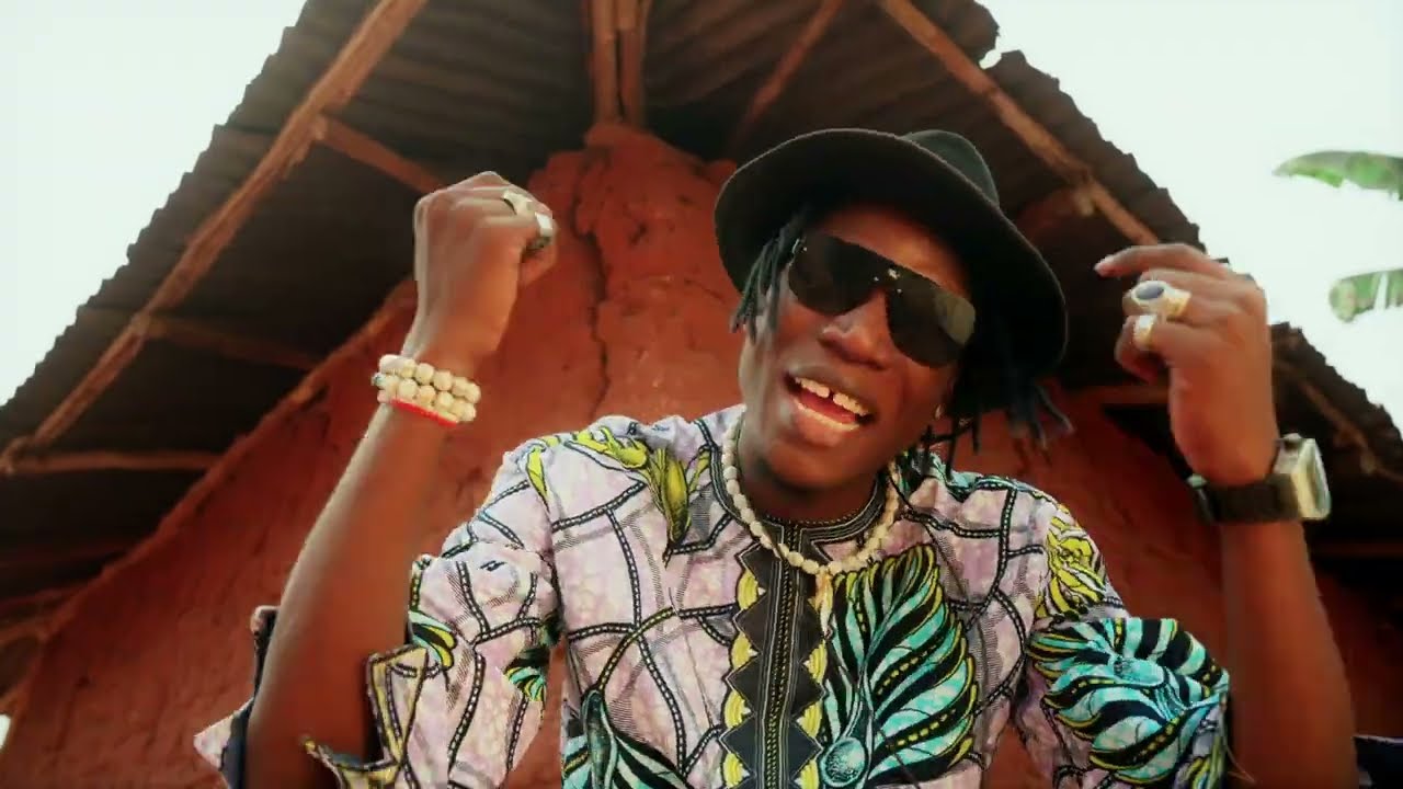 2XCOCO WAYA - DADJE TACHI'N “ADJAPIANO” (clip officiel)