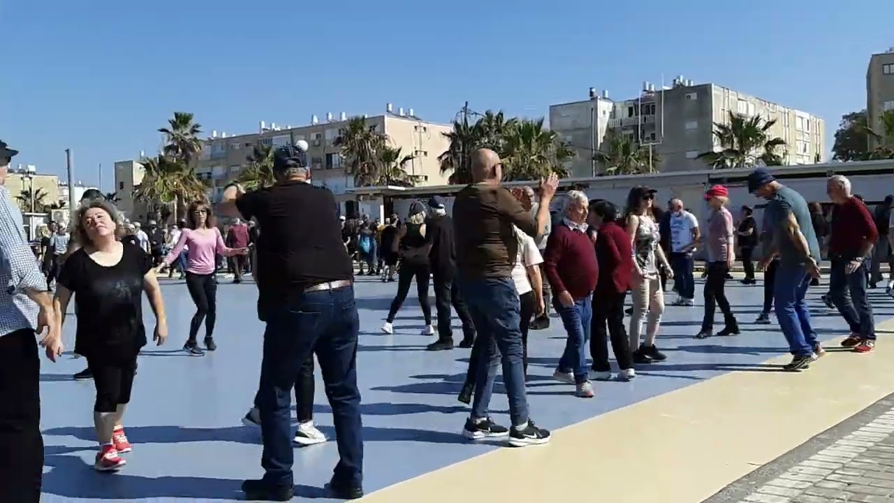 רוקדים בקרית חיים