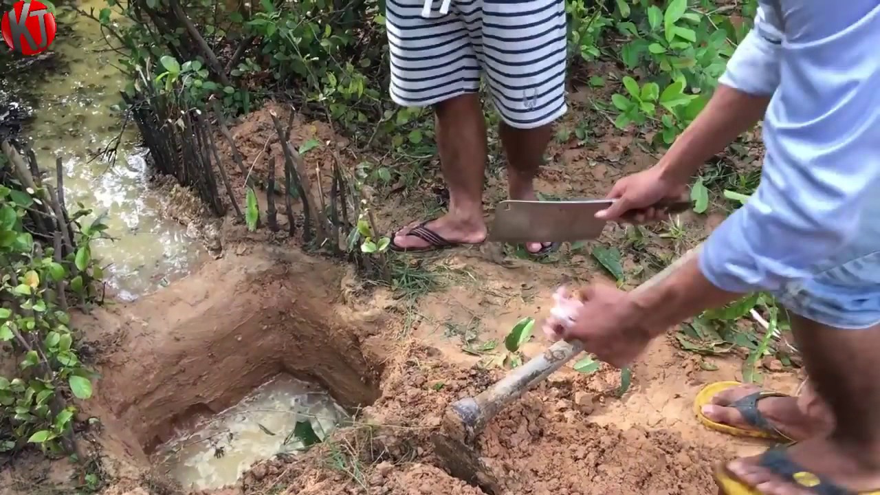 Amazing Deep Hole Fishing at Siemreap How to fishing with deep hole Cambodia Traditional F