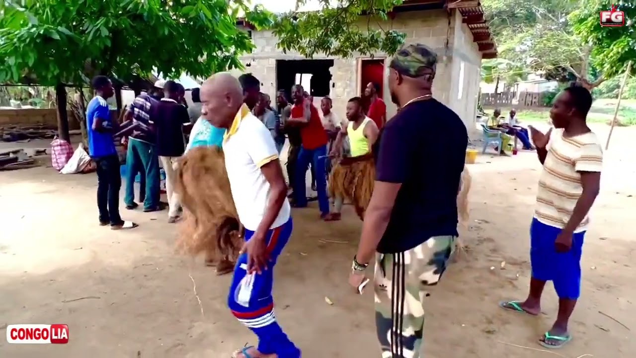 ROGA ROGA VISITE SON VILLAGE NATALE APRES SA TOURNEE BOKOKOTIQUE...TUBE PLANETAIRE AVEC DES MILLIONS
