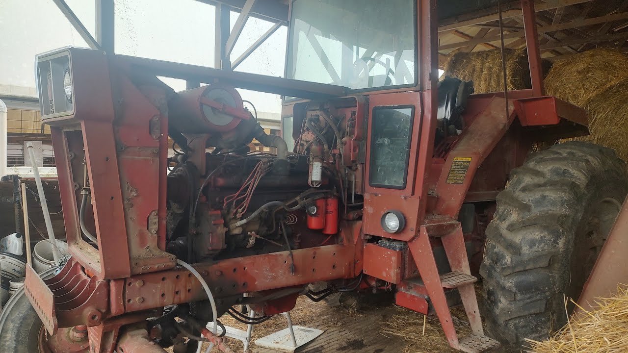 Pulling the radiator out of the IH 986.