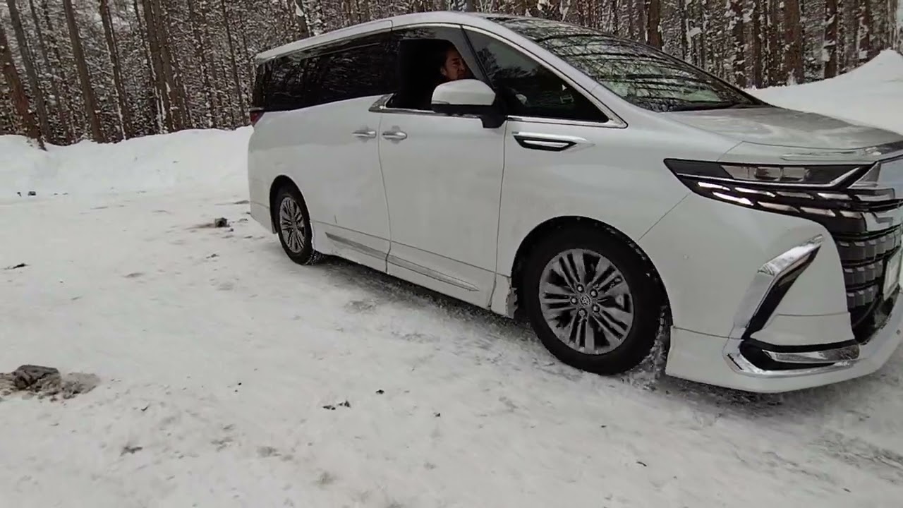 アルファード40 ハイブリッド E-Four 4WDにブリザックDM-V3 雪道①