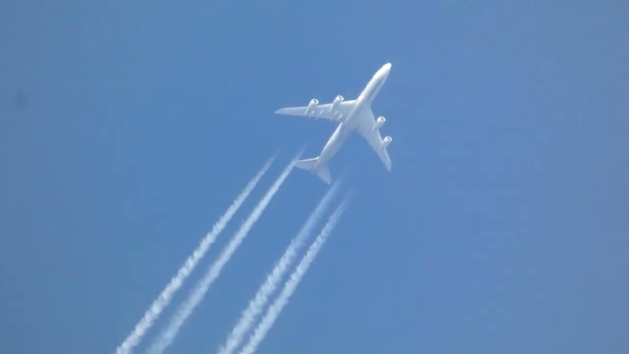 A cruising Cargolux Boeing 747-8R7F trailing over in my area in blue skies at 32,000 ft