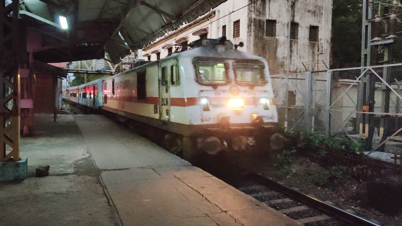 16332 THIRUVANANTHAPURAM CENTRAL - MUMBAI CSMT EXPRESS SKIPS MATUNGA WITH WAP-7 || INDIAN RAILWAY