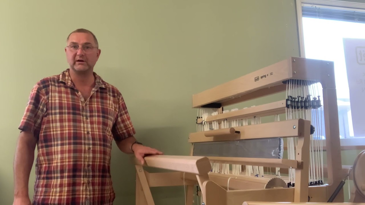 Spring loom leg lift system