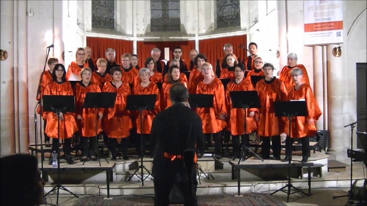 Gospel en choeur chante SIYAHAMBA