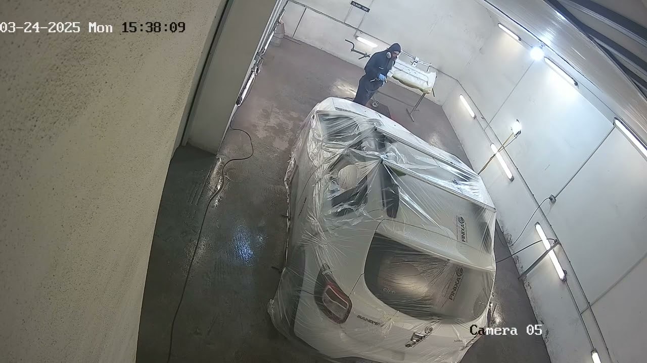 Dacia Sandero Stepway front crash - paint repair