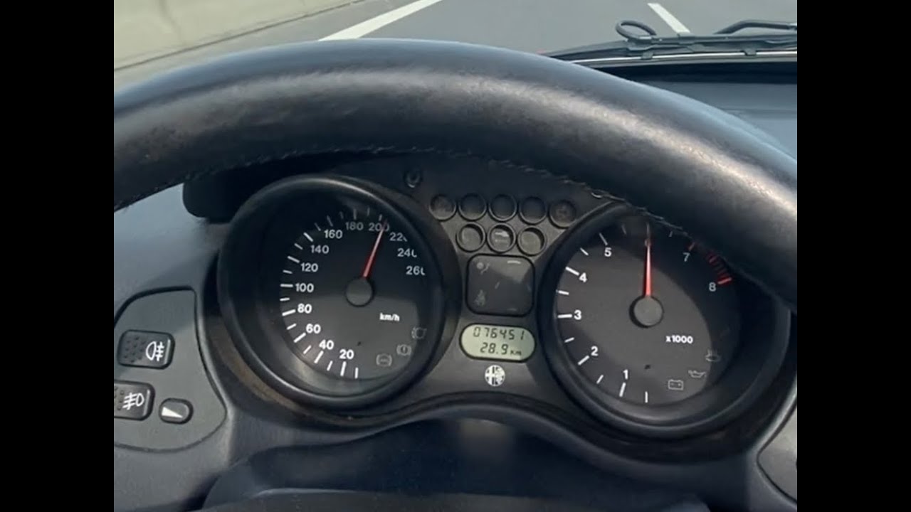 Alfa Romeo Spider 916 🇮🇹 E' fatto grazie al @dottoremotore 👨🏻‍⚕️  210km/h sull'autostrada tedesca 🚘