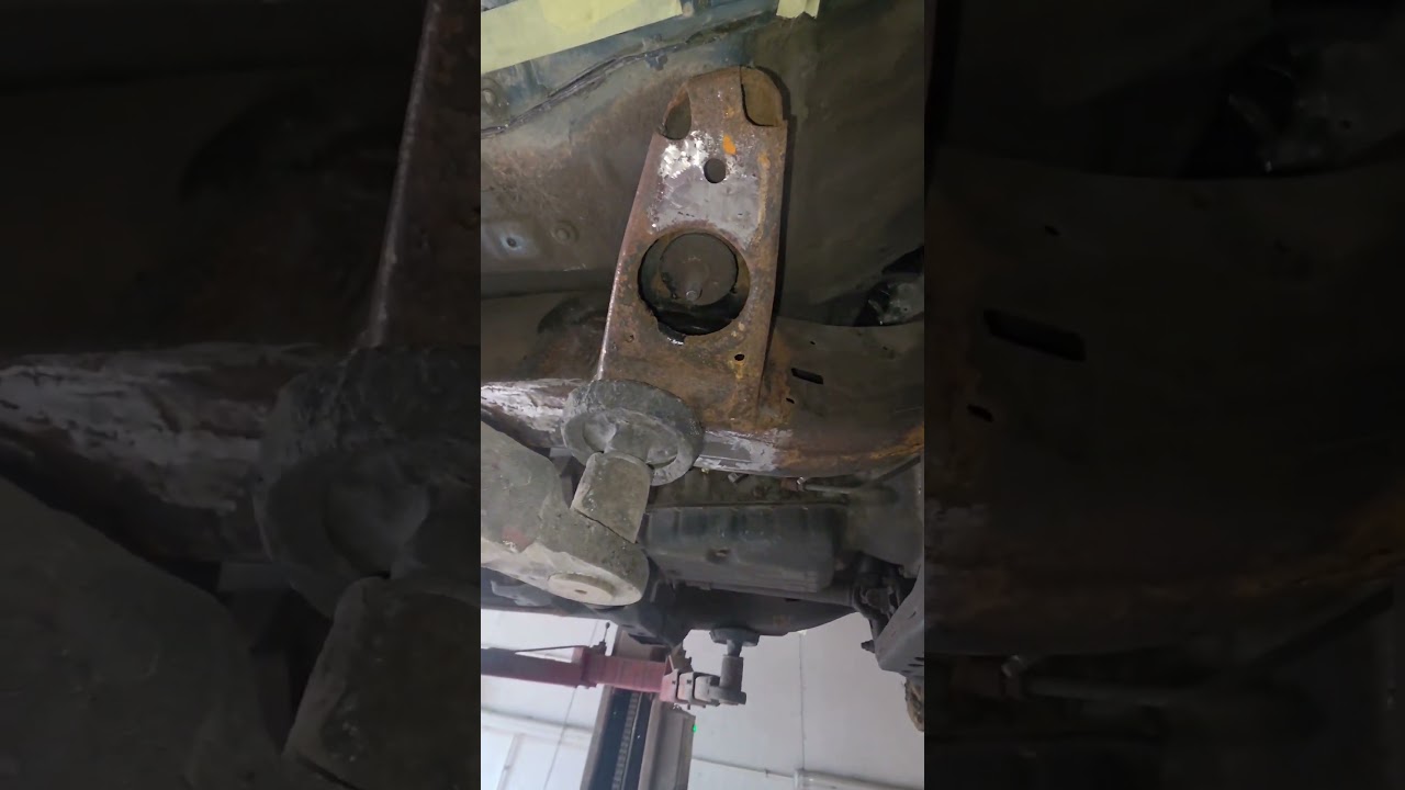 Nowe to nowe, ale te staraze dają frajdę. Aaa i to na filmie to Toyota 😅