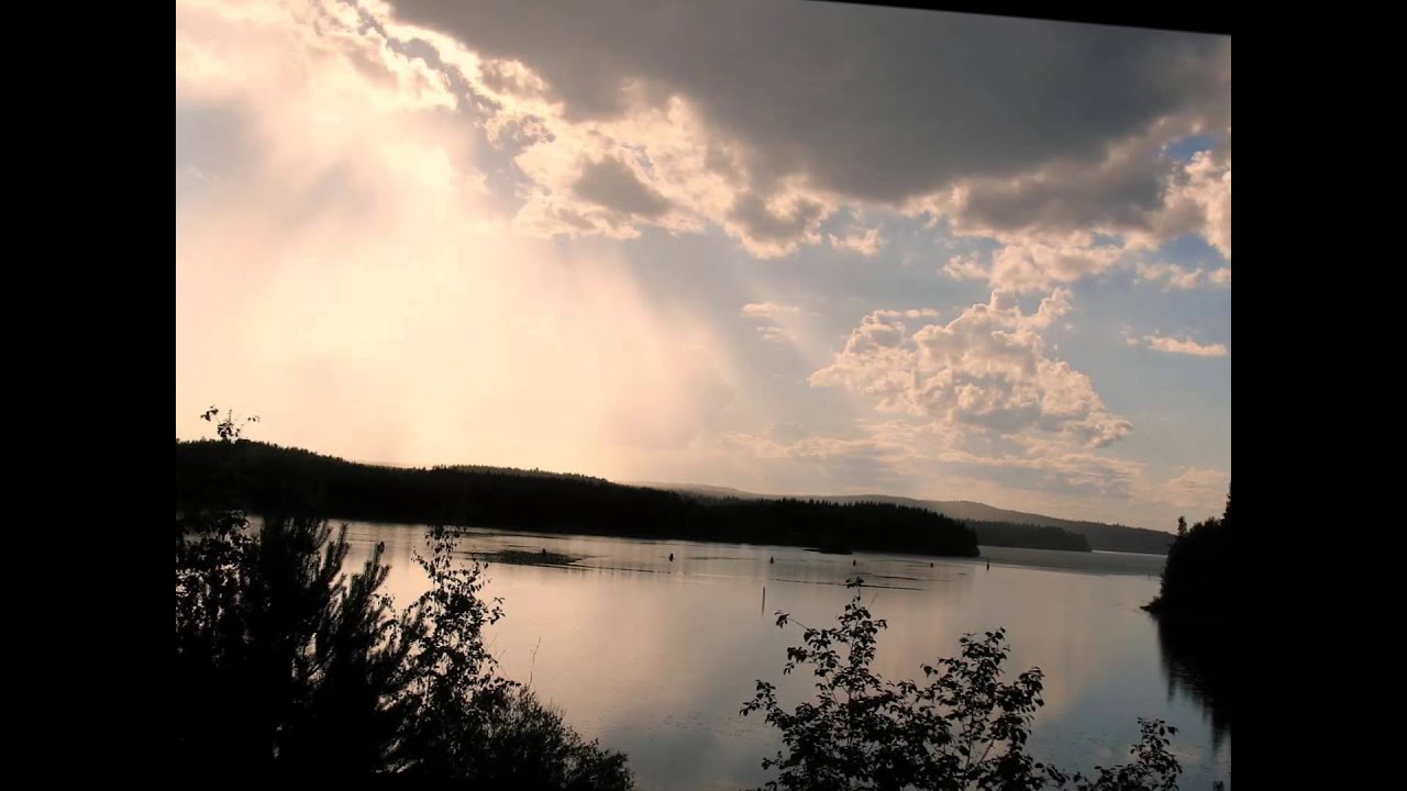 KUVIA SAARIJ&Auml;RVEN HAUDOILTA JA KIRKOSTA