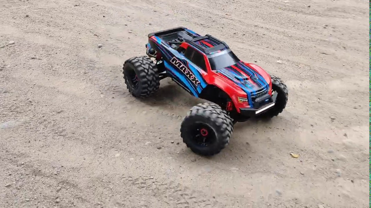 Traxxas Maxx dust protective cover test off road track a MUST have for Bashers.