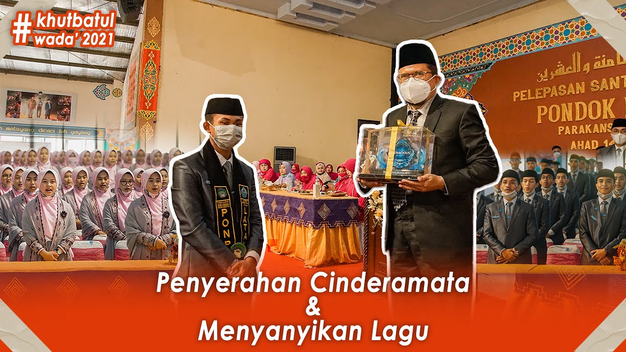 Haflah Angkatan Tenacious XXVIII - Penyerahan Cinderamata dan Menyanyikan Lagu