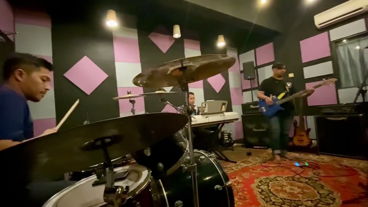 Layu di Hujung Mekar Cover
