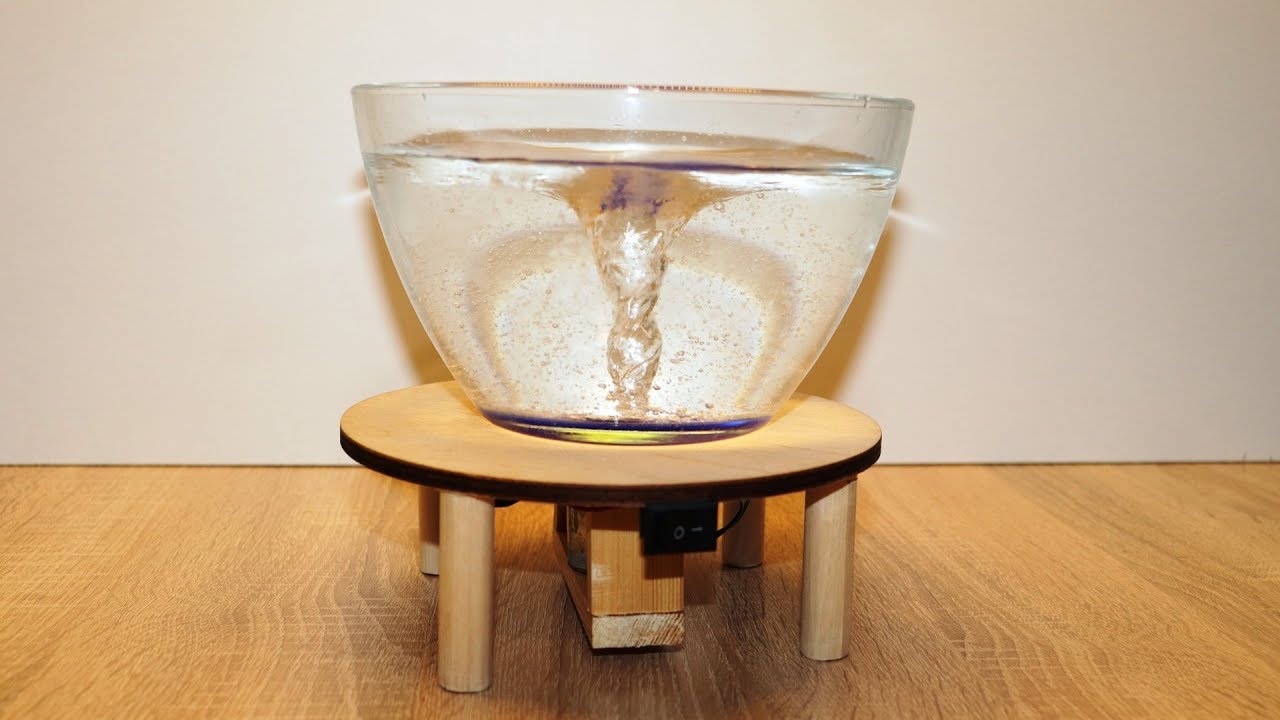 Делаем водоворот дома из магнитов и стакана