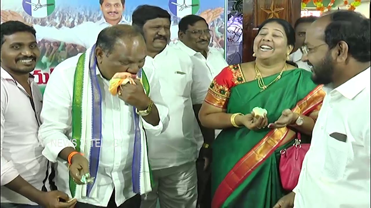 Guntur West YSRCP Candidate Yesu Ratnam New Year Celebrations in Party Office | at news 24telugu