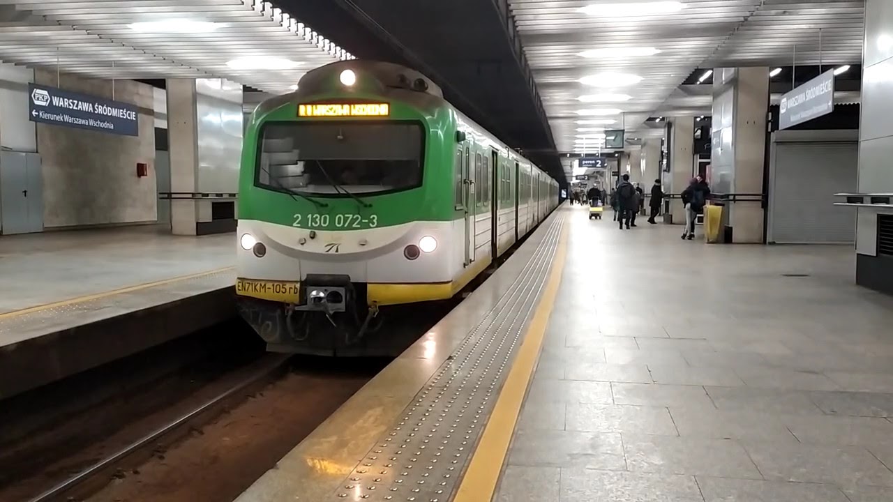 EN71-105 odjazd z stacji Warszawa Śr&oacute;dmieście w kierunku Warszawa wschodnia