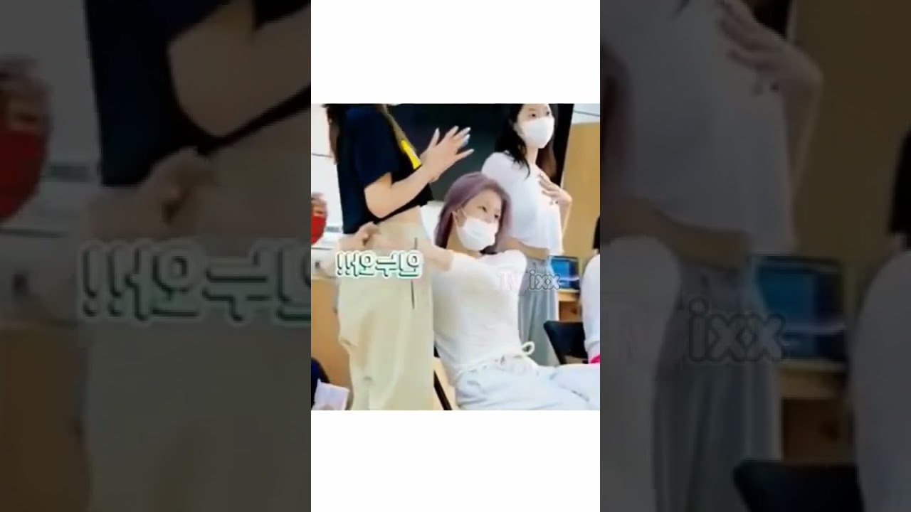 Nayeon taking care of SaMo #namosa #twice #nayeon #sana #momo #kpop