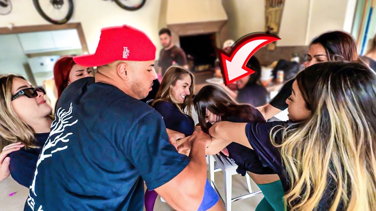 PEGUEI AS MENINAS BRIGANDO POR MIM kkkkkkkkk