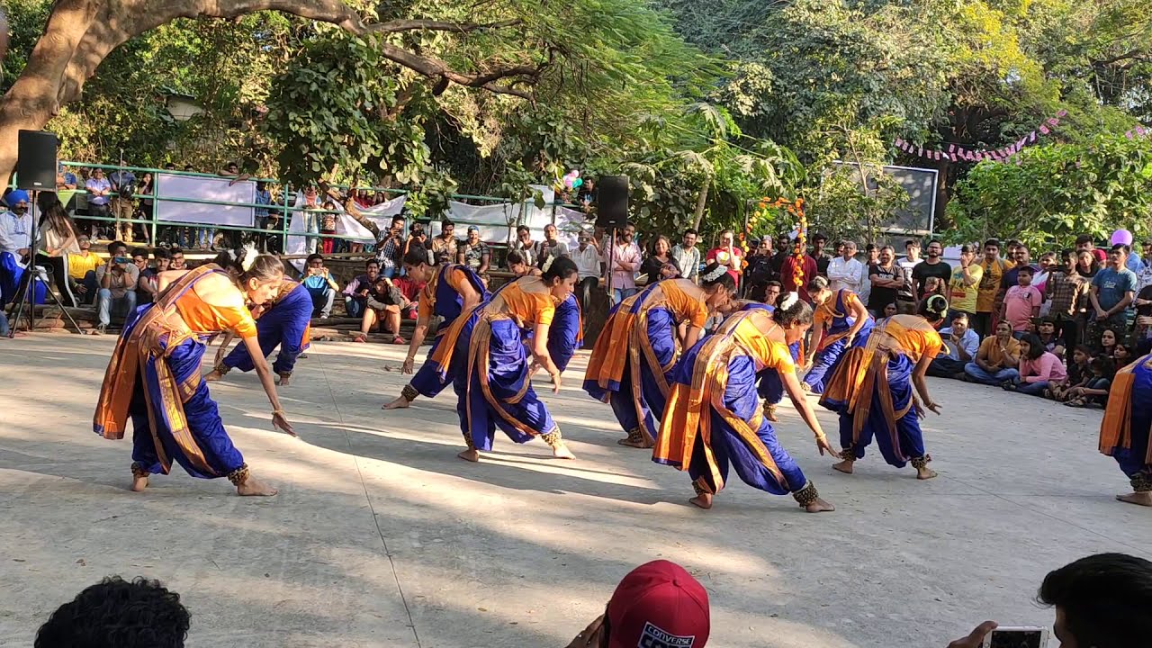 College Girl's Lavani Dance | Folk Dance Competition | Mood Indigo 2019 IIT Bombay #Viral #Trending