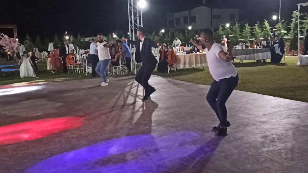 Bizim komutanda oynuyo abi