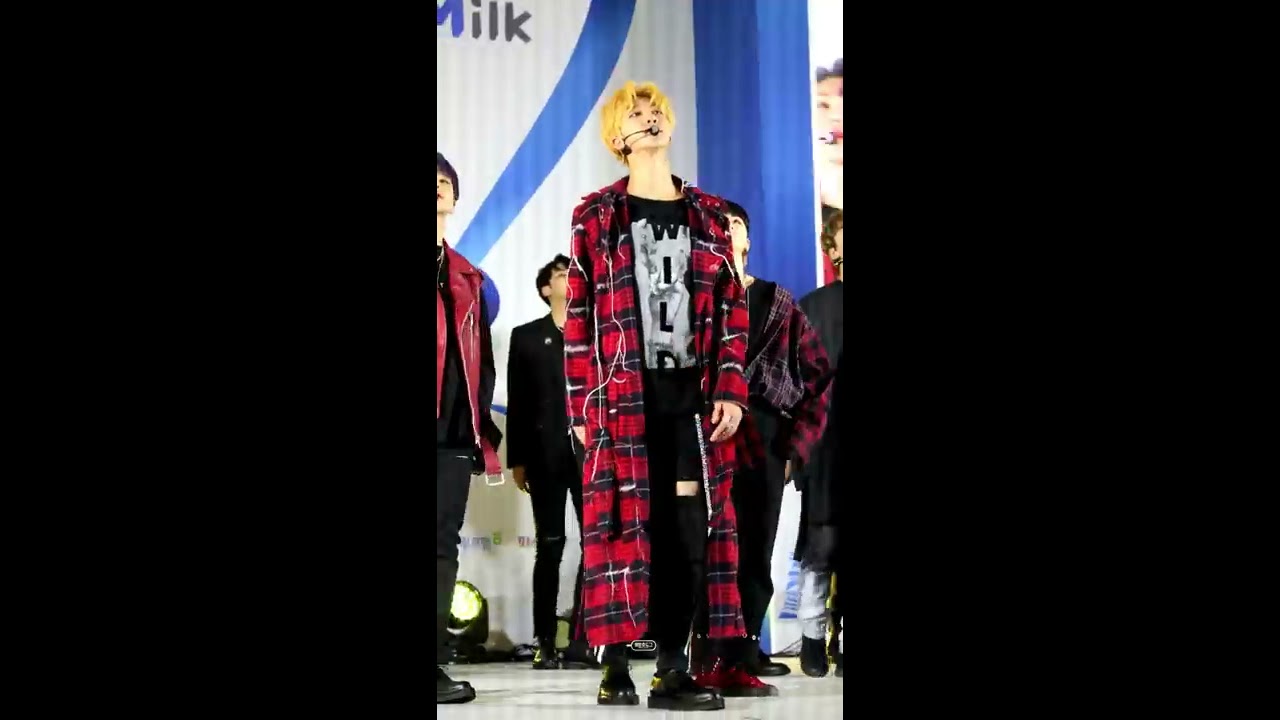 171208 Love Milk Festival 세븐틴(SEVENTEEN) 모자를 눌러쓰고 디에잇(THE8) 직캠