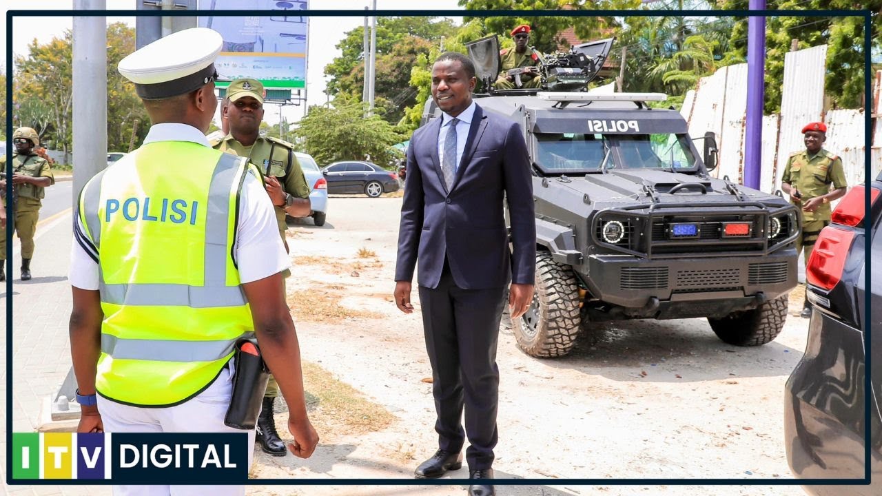 TAZAMA ULINZI MZITO DAR, BASHUNGWA AINGIA MTAANI KUKAGUA, AWAPONGEZA POLISI