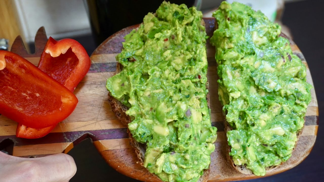 Cel mai fresh si gustos Guacamole - on toast:)