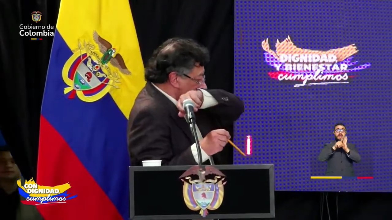 REVENTARON AUDITORIO ¡Lo Ovacionaron! POR ORDENAR ESTO FRENTE A TODOS ¡Causó un Terremoto por Esto!