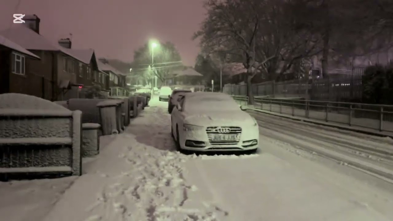 Snowing in the night in Birmingham /8th january 2026