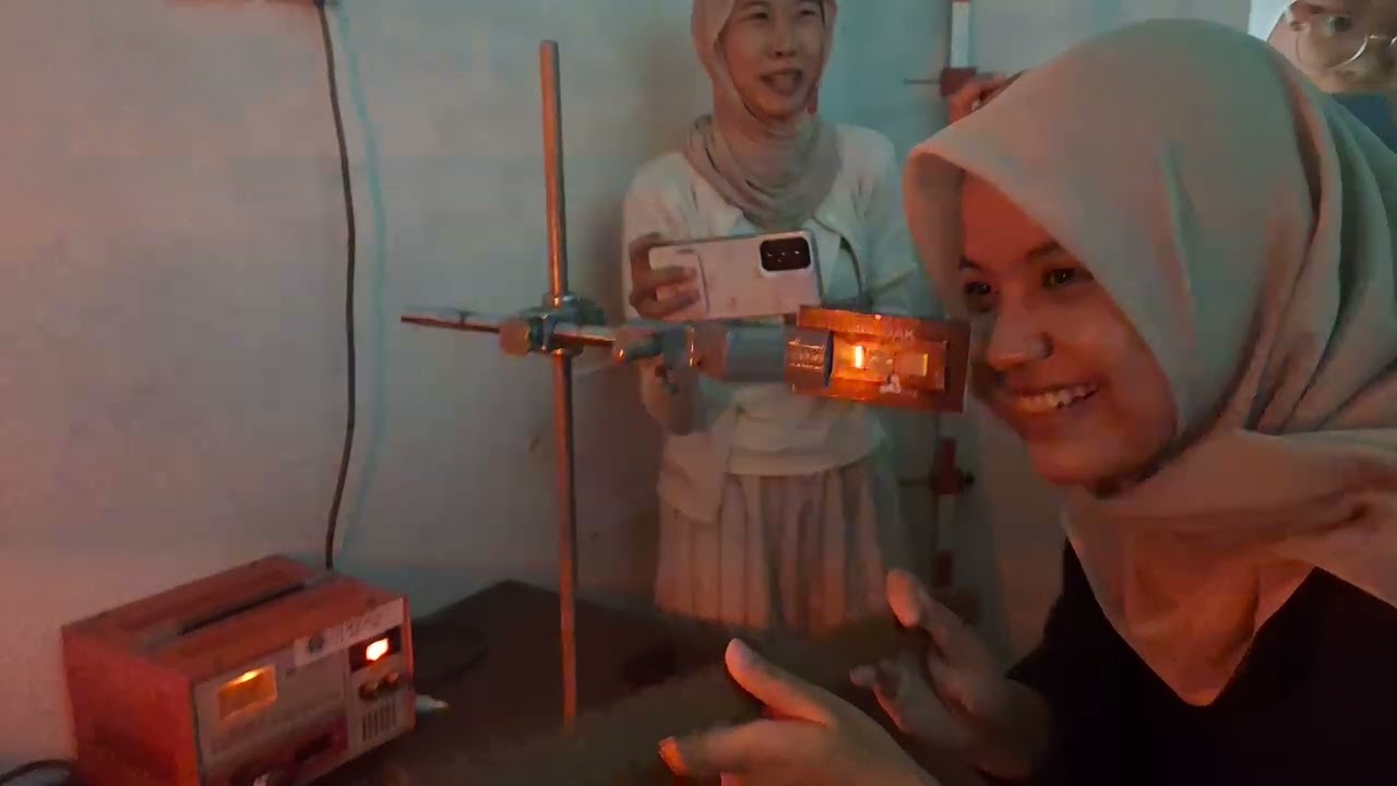 DEMO PRAKTIKUM SPEKTRUM GARIS CAHAYA FISIKA MODERN 