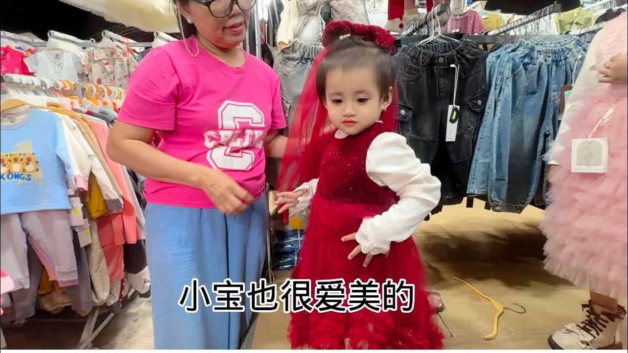 暖心一天！中国朋友的快递超感动，娃主动登台超勇敢，越南天冷，带俩娃买衣服花了800块