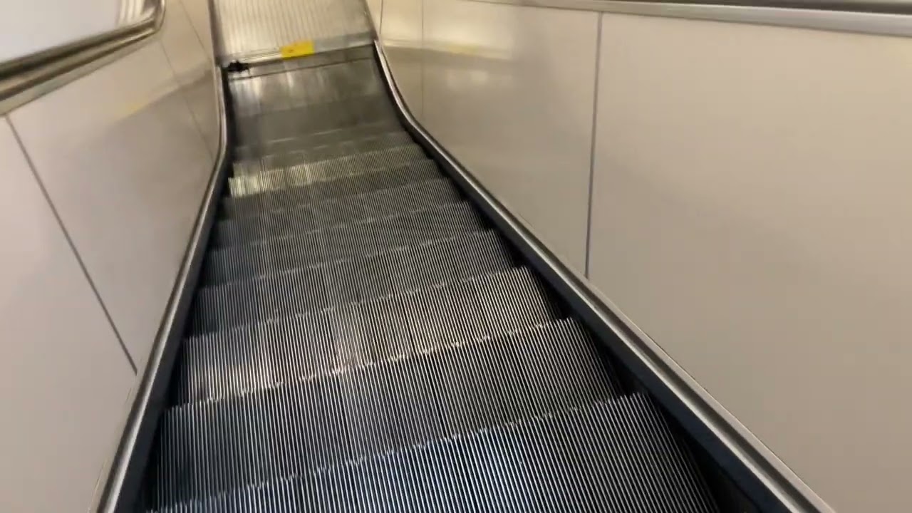 Escalator Governor Square Mall - September 6, 2025