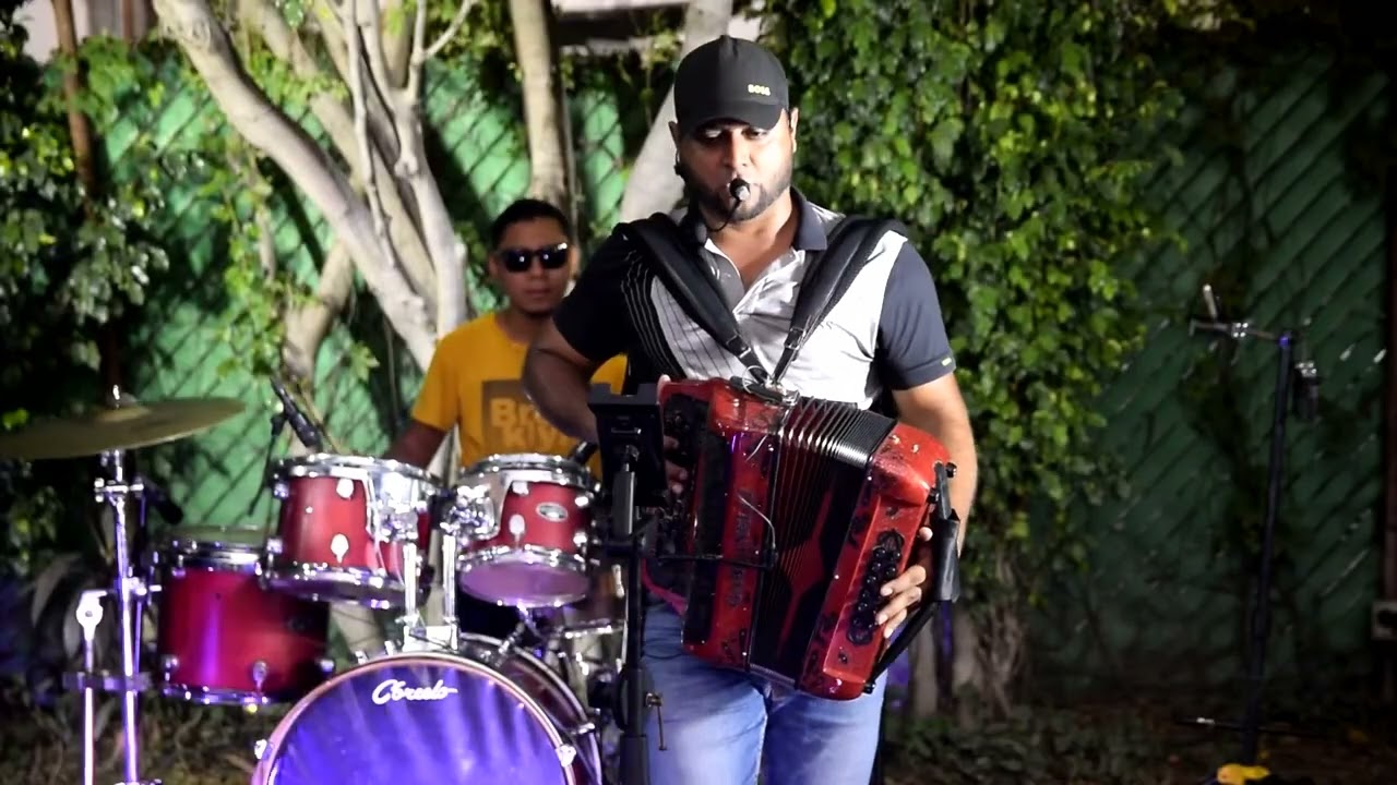 Albert Duarte y sus Guerreros - El Karman Zavala (en vivo)