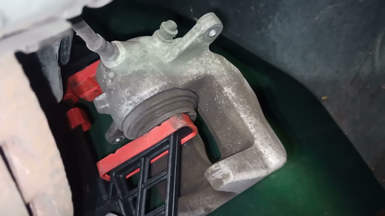 Cambio pastillas de freno delantero Mercedes 220 CDI