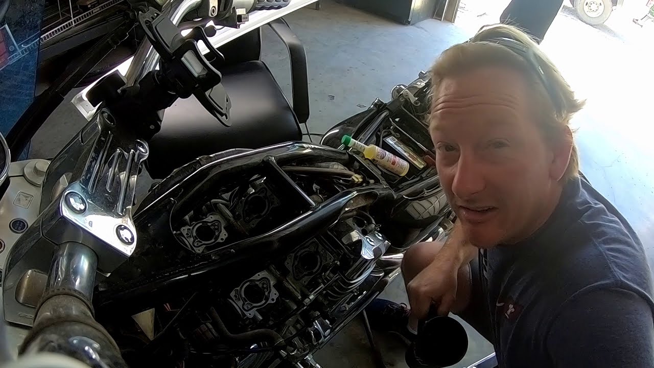 Motorcycles series:  97 Honda Magna 750 carburetor install  Part 2