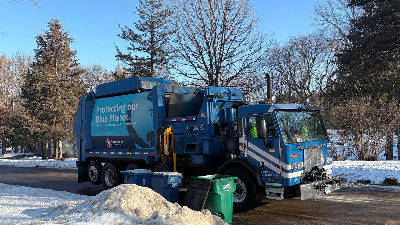 Republic services Peterbilt CNG New way Sidewinder garbage truck on recycling 