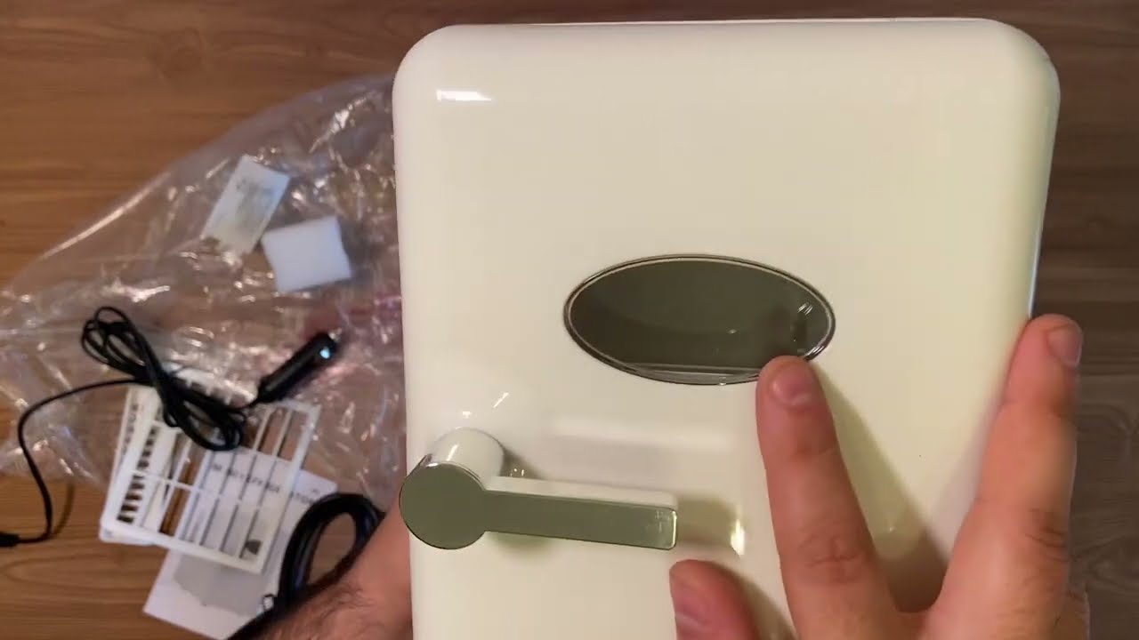 UOHHBOE Mini Frigo, 4L Frigorifero Piccolo con Funzione, raffresca e riscalda, non un vero frigorife