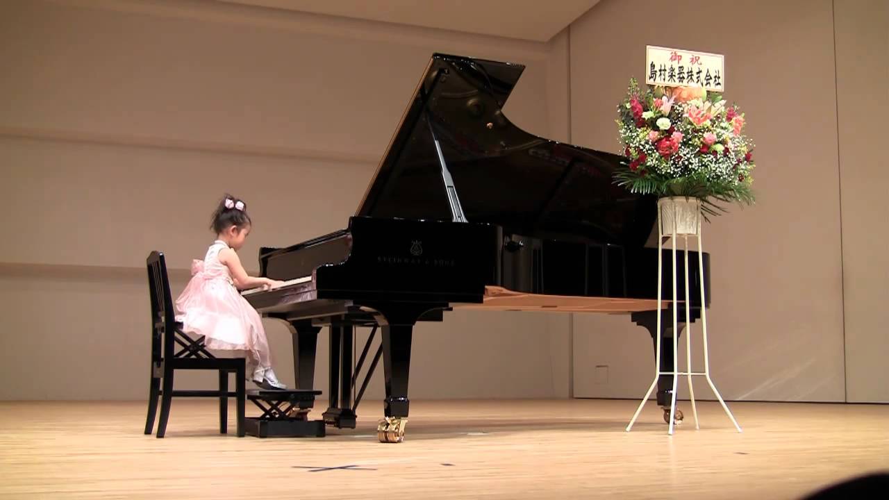 Nana's Piano Recital - Sur le pont d'Avignon