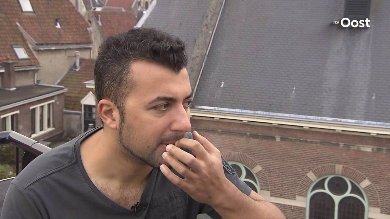 Özcan Akyol: ik ga graag naar scholen om over mijn boek en lezen te praten
