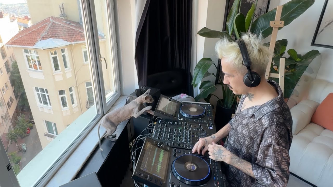 Groovy Mid-Tempo DJ Set | Feel-Good Funky Vibes for Your Soul