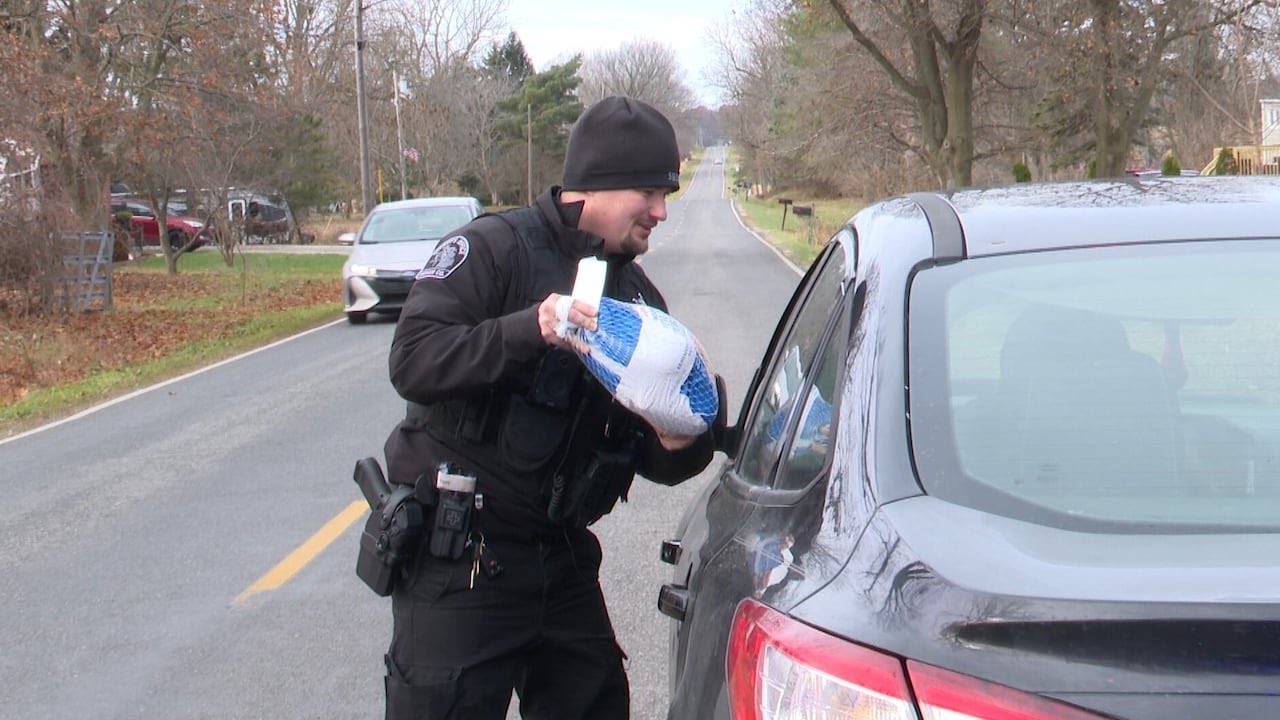 Ingham Co. deputies trade in tickets for turkeys ahead of Thanksgiving