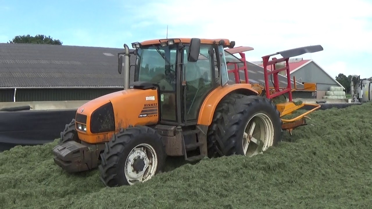 GRAS IN KUILEN RENAULT ARES 550 RZ