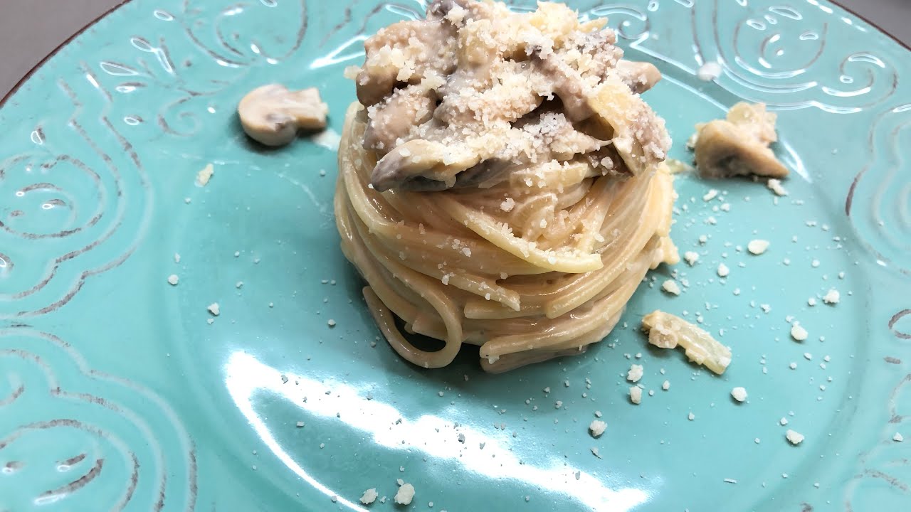 Τα πιάτα του Μπλού / Σπαγγέτι με Μανιτάρια Α Λα Κρεμ / Spaghetti with Mushrooms a la Cream