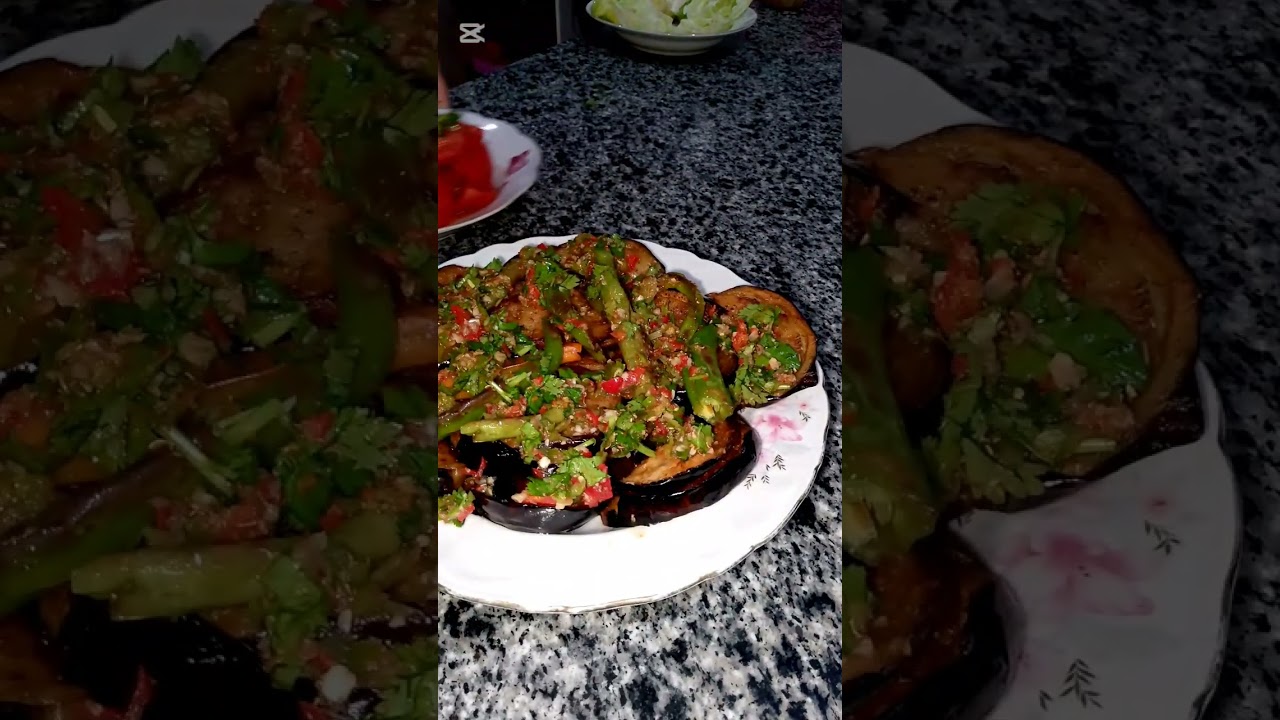 Два незаменимых салата на вашем столе: 🍆 Салат из жареных баклажанов 🍅 и салат из маринованных по...