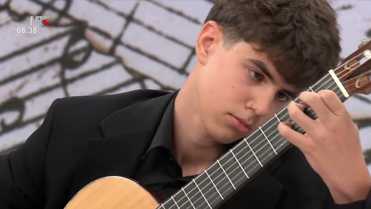 Miro Domazet performs Mathias Duplessy's 