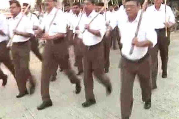 New RSS uniform debuts at Vijayadashami rally
