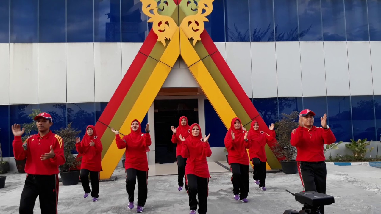 Senam PGRI guru SD Babussalam Pekanbaru