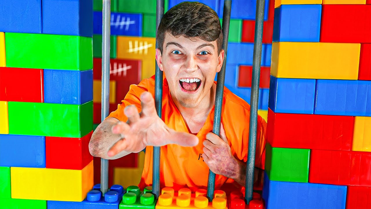 ENFERMÉ dans une PRISON de LEGO pendant 24 HEURES