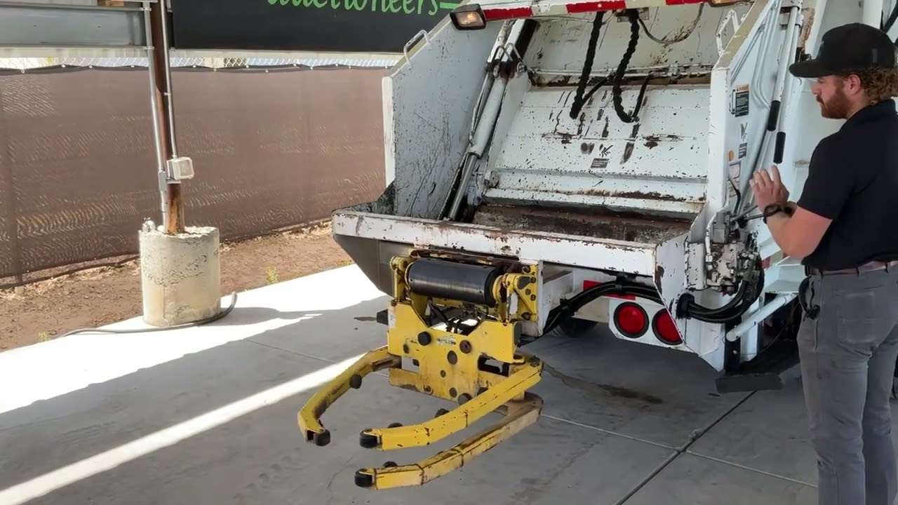 2007 FORD F-550 REAR LOADING GARBAGE TRUCK For Sale