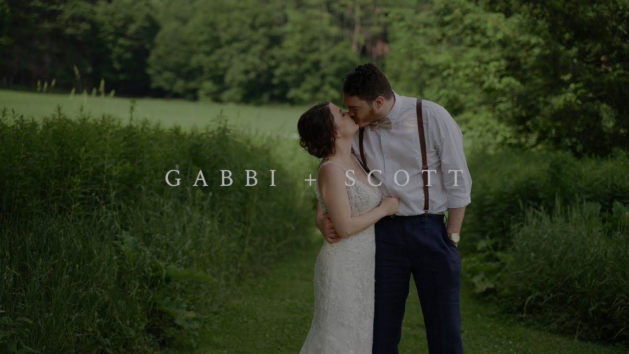 The Bride Started Her Wedding Binder When She Was 10 Years Old | Quechee Inn Marshland Farm Wedding